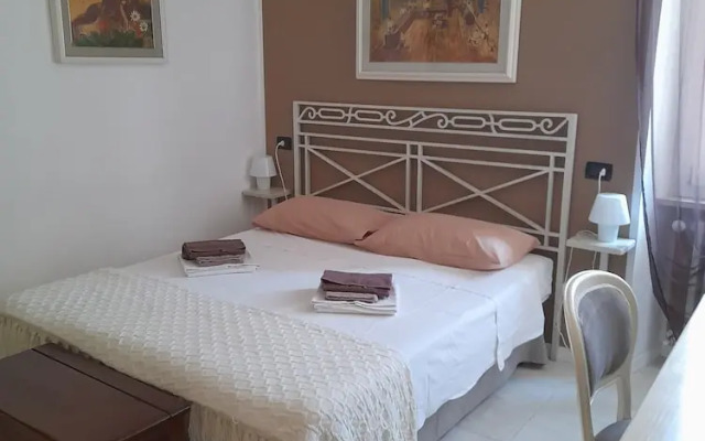Dueterre Room & Host