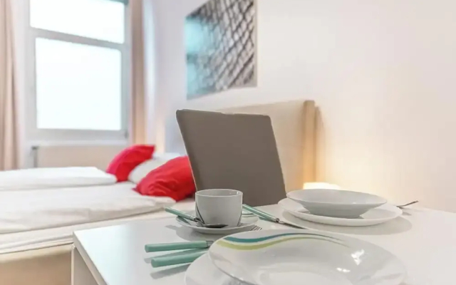 Bright 1BR Apt Perfect for Long Stays