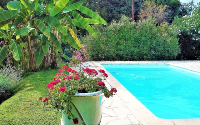 Peaceful Villa in Saint Paul de Vence With Swimming Pool