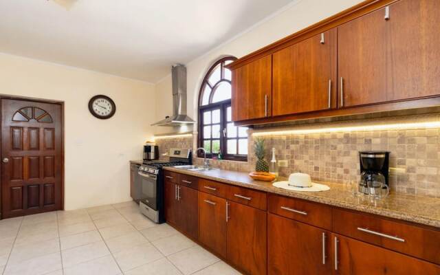 Beautiful 3br2 5BA Villa w Pool Close 2 Baby Beach