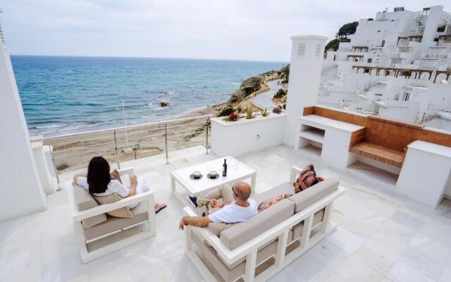 Luxury Penthouse With Hot Tub And Sea Views