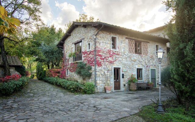 Scenic Farmhouse in Poppi With Swimming Pool