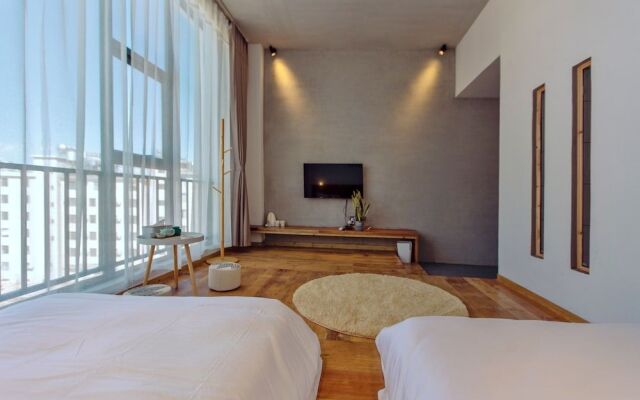 Hometown Voice · Stay at Vista Designer's Garden