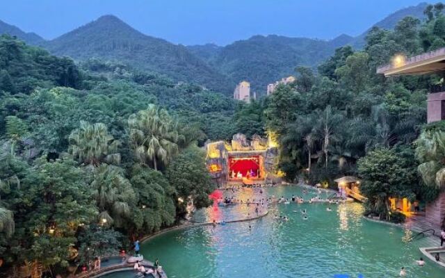 Tianci Huatang Forest Hot Spring Resort Hotel (Chongqing Lushan Branch)