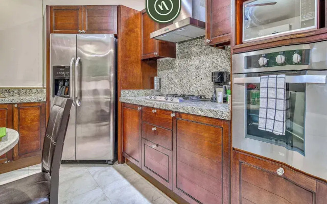 Studio in Romantic Zone - Rooftop Pool - King Bed