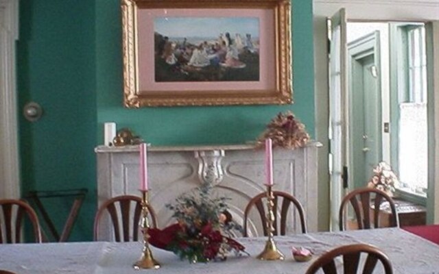 Russell-Cooper House