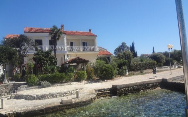 Apartment Andri - 5 m from the beach : A2-donji Petrcane, Zadar riviera