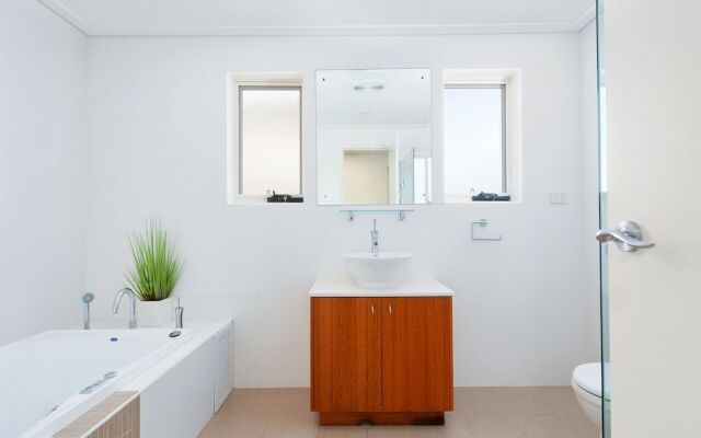 Borboleta, Unit 1/72 Magnus Street