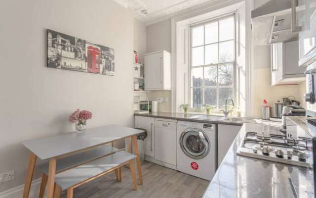 Stunning, Spacious Townhouse Moments From Camden