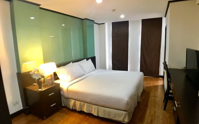 Twin Peaks Sukhumvit Suites