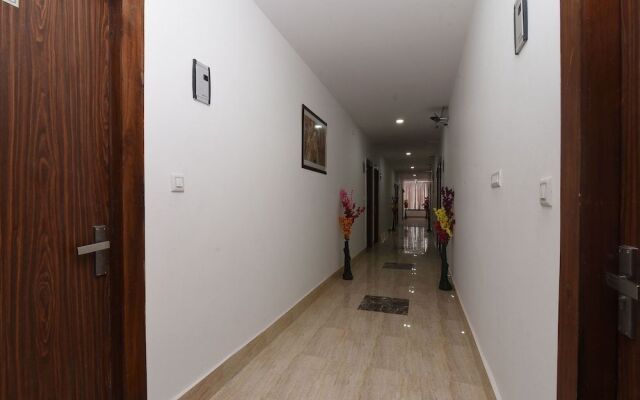OYO 13310 Noida Suites