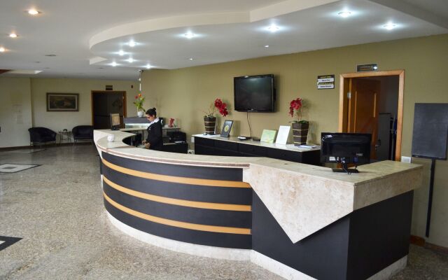 Colonial Plaza Hotel