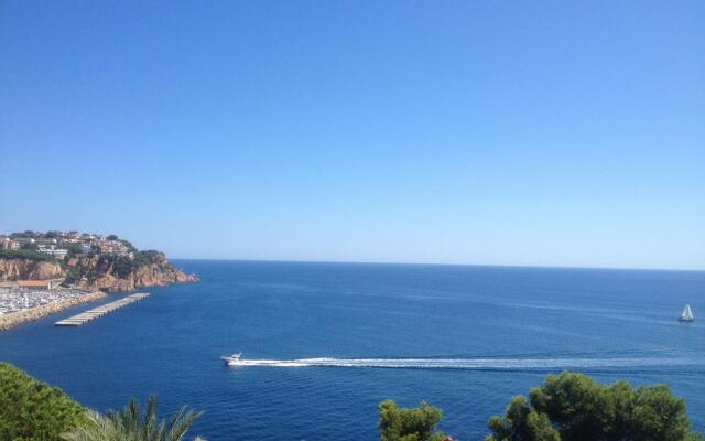 Apartment with joint pool and fantastic sea view