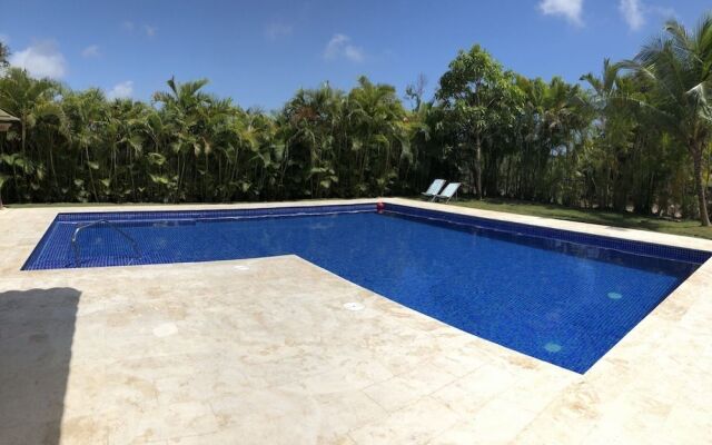Villa in Metro Country Club