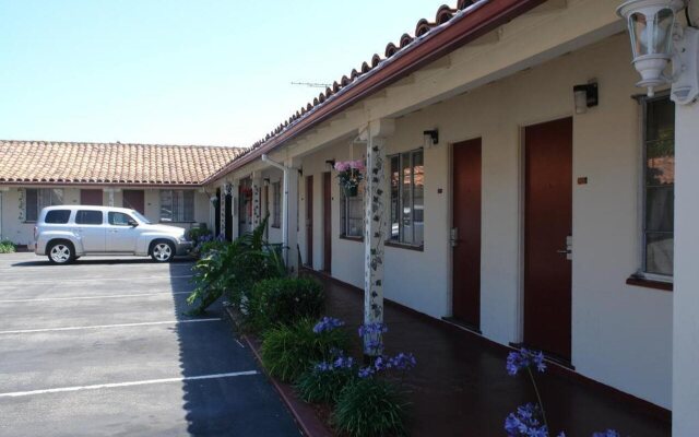 Americas Best Value Inn Golden Bear Inn