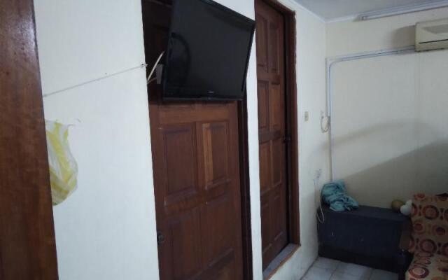 OYO 90376 Centre Point Hotel