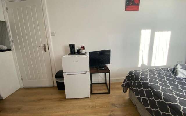 Comfortable Homely Studio Flat in Wembley