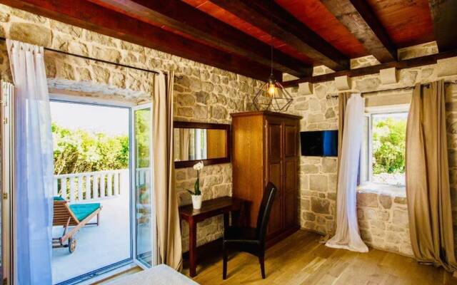 Beautiful 4-bed Villa for up to 10 Guests