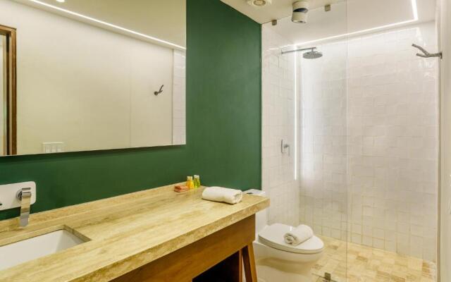 205 Perfect Location 3 bedrooms Apartment