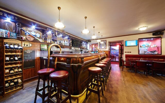 Nelly Kelly's Hotel