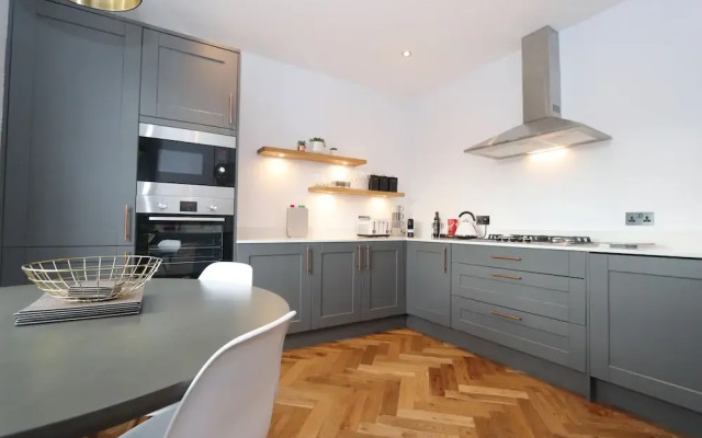 Dollar Apartments at 41