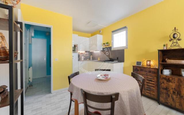 AS21537 - P2 vue port avec parking privé