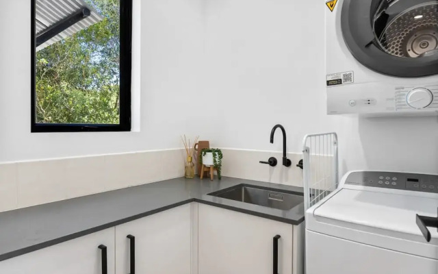 Pristine 2-bed Apartment With Pool and Balcony