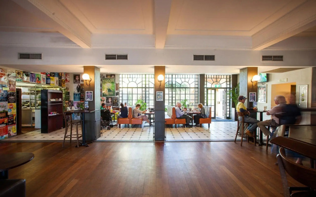 Captain Stirling Hotel