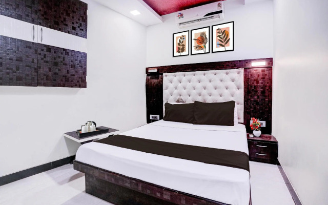 OYO 8181 Druv's Taj Palace