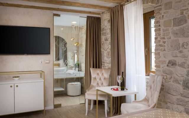 Le Premier Luxury Rooms