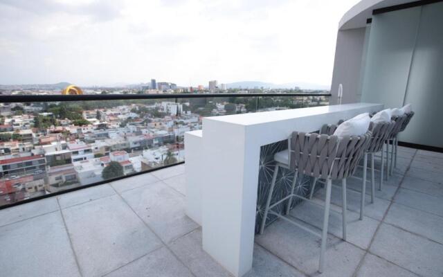 SkyPool Premium apartment in downtown with gym