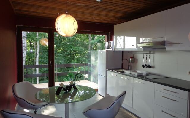 Green Hill Guest House and Apartment