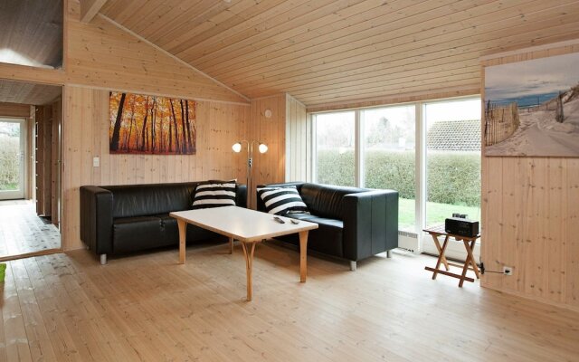 Rustic Holiday Home in Hovedstaden Near the Sea