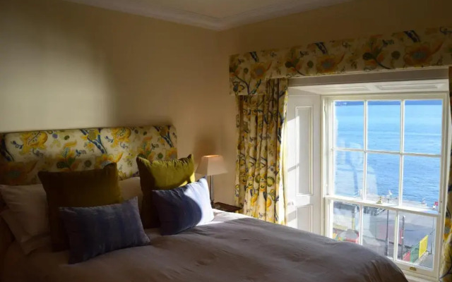 West Beach House -Sea Views