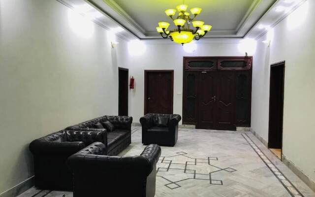 Hotel Serena Palace
