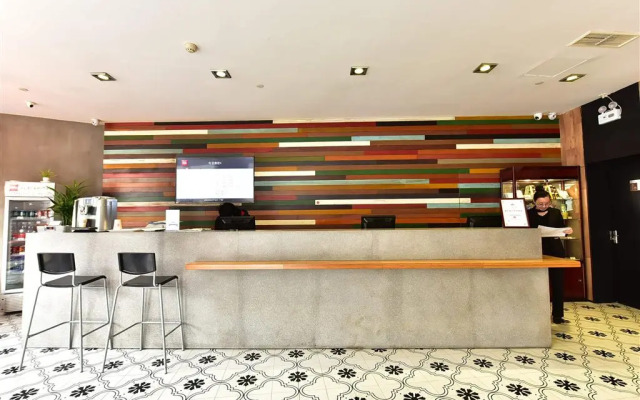 Ibis Ningbo Tianyi Square