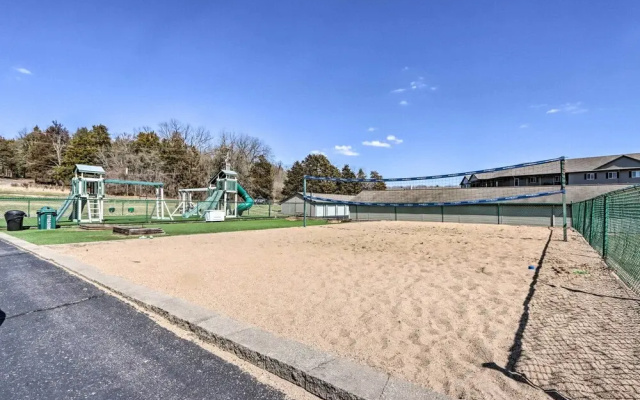 Poolside Fun! Lake-view Camdenton Condo