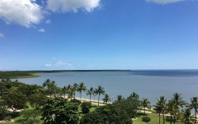 Cairns Harbourside Hotel