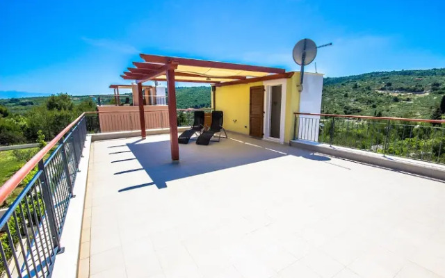 Vila Yellow