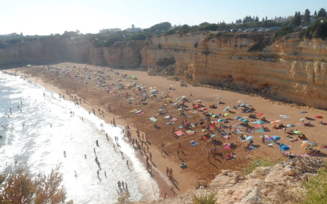 Apartamento Praia de Porches,izibookings