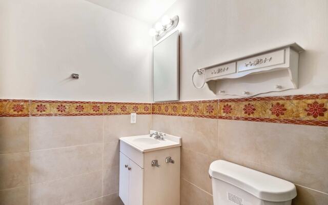 Amazing 2BD Steps From the Convention Center