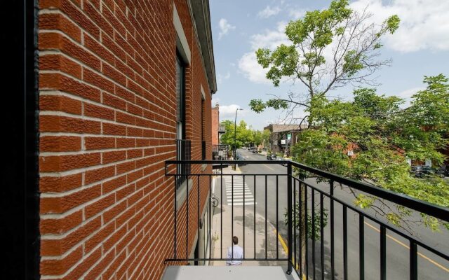 Explore Montreal From Sleek Contemporary Apartment