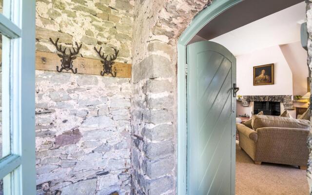 Castle House - 5 Bedroom - Manorbier