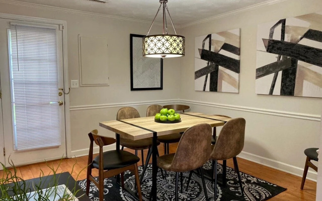 Top Rated Townhome - Our Reviews say it All. Large Discount During Pandemic. Self Checkin, Pet Friendly! Super-host Support
