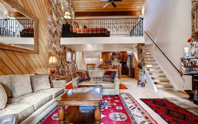 Ridgepoint Townhomes by East West Hospitality