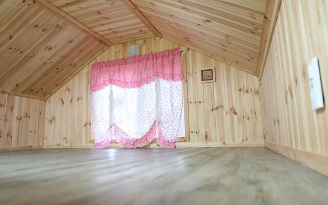 Fragrant Tree Pension