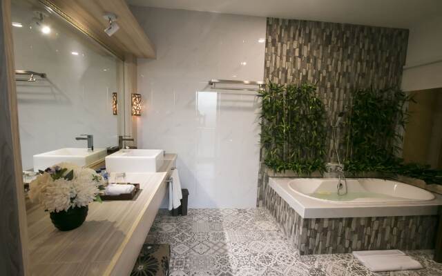 Flamingo Dewata Suite
