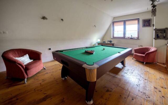 Willa Karolinka Stróża