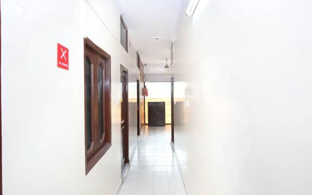 OYO 11906 Hotel Star Welcome