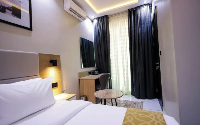 Ringruby Hotel, Oduduwa Way